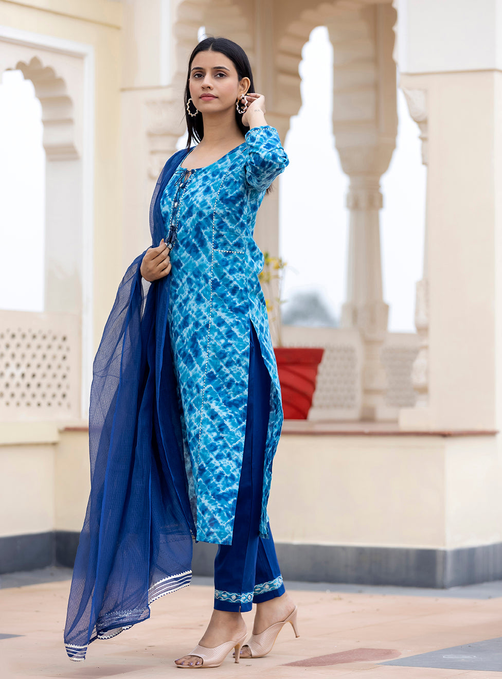 Women's Blue Tie Dye Cotton Kurta Pant Set With Dupatta